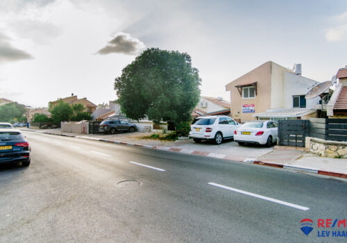 בית פינתי ברחוב מבוקש ובשכונה מבוקשת באריאל !!